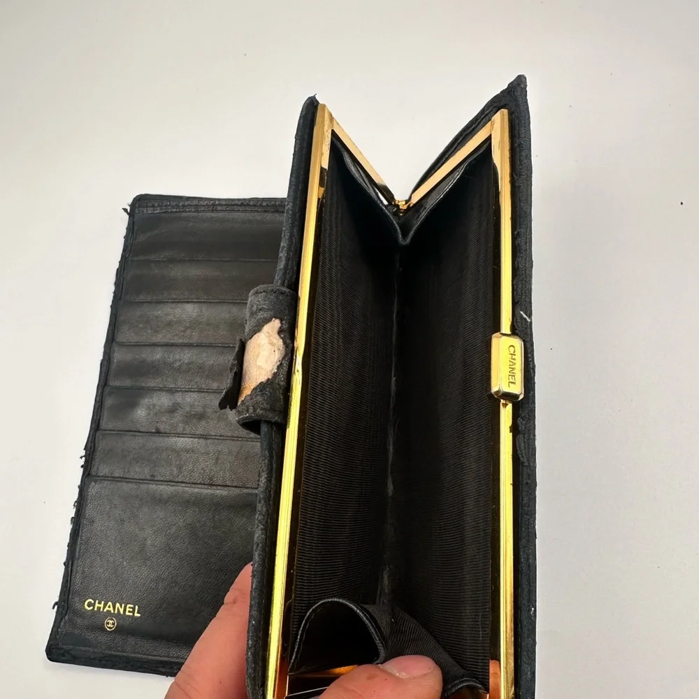 Gucci & Chanel wallet. These are rehab wallet. Please look at the pouch - Picture 6 of 9